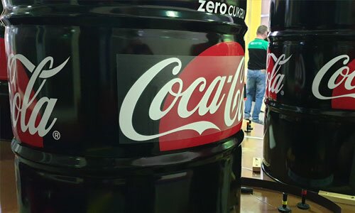Oklejanie beczek Coca-Cola